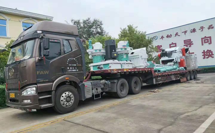 稻殼顆粒機(jī)生產(chǎn)線裝車發(fā)貨中 稻殼顆粒機(jī)生產(chǎn)線裝車發(fā)貨中