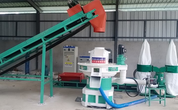 張家界玉米秸稈顆粒機(jī)調(diào)試成功.jpg 張家界玉米秸稈顆粒機(jī)調(diào)試成功.jpg