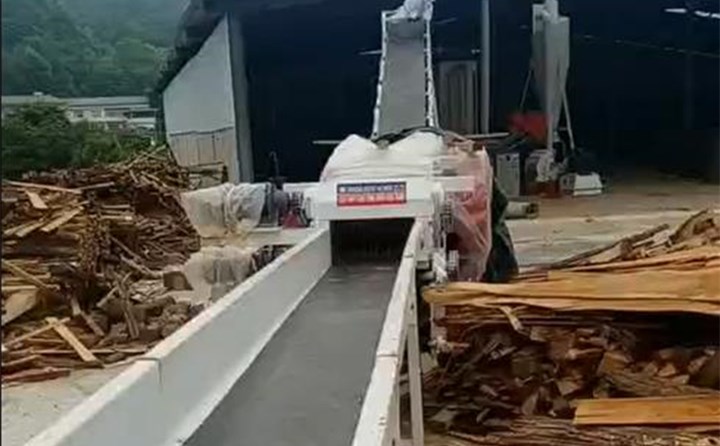 顆粒機(jī)生產(chǎn)線中的輸送設(shè)備.jpg 顆粒機(jī)生產(chǎn)線中的輸送設(shè)備.jpg