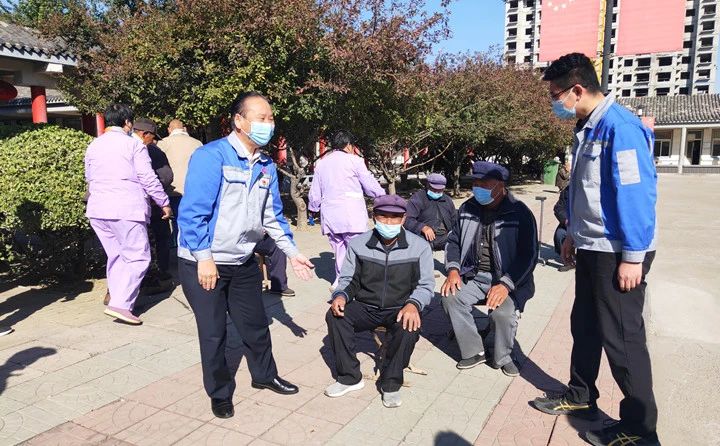 詢問老人的生活起居.jpg 詢問老人的生活起居.jpg