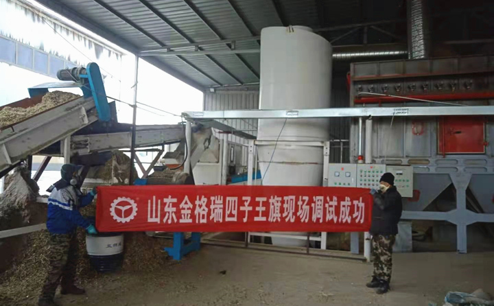 四子王旗顆粒機(jī)調(diào)試成功.jpg 四子王旗顆粒機(jī)調(diào)試成功.jpg