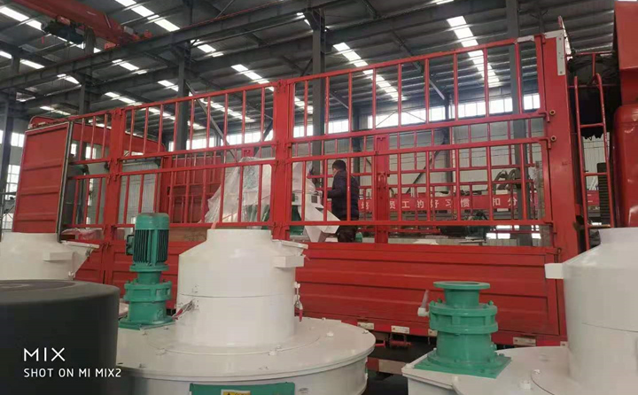 江西撫州木屑顆粒機(jī)發(fā)貨啦.jpg 江西撫州木屑顆粒機(jī)發(fā)貨啦.jpg