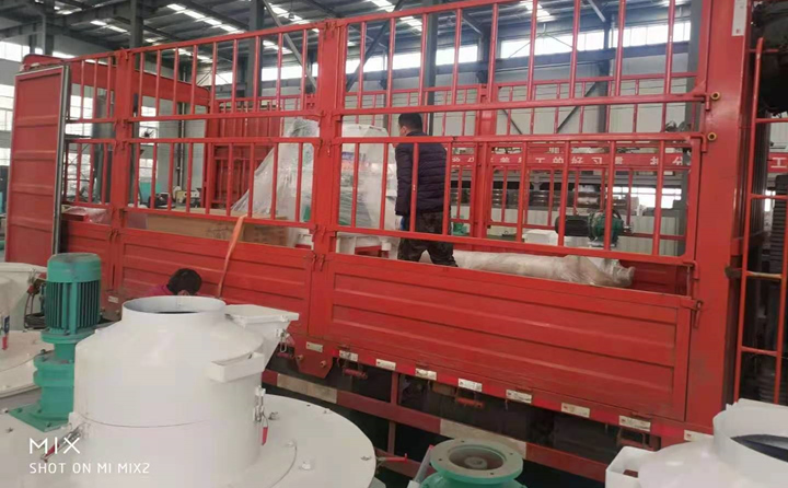 江西木屑顆粒機(jī).jpg 江西木屑顆粒機(jī).jpg