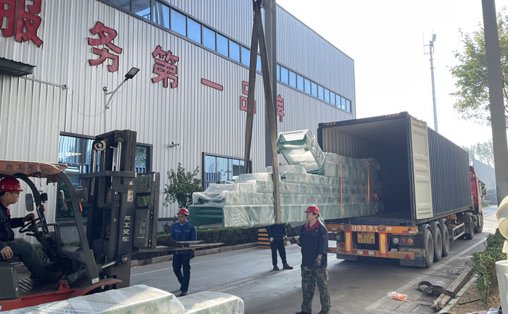 年產(chǎn)5000噸的木屑顆粒機(jī)生產(chǎn)線被發(fā)往巴基斯坦.jpg 年產(chǎn)5000噸的木屑顆粒機(jī)生產(chǎn)線被發(fā)往巴基斯坦.jpg